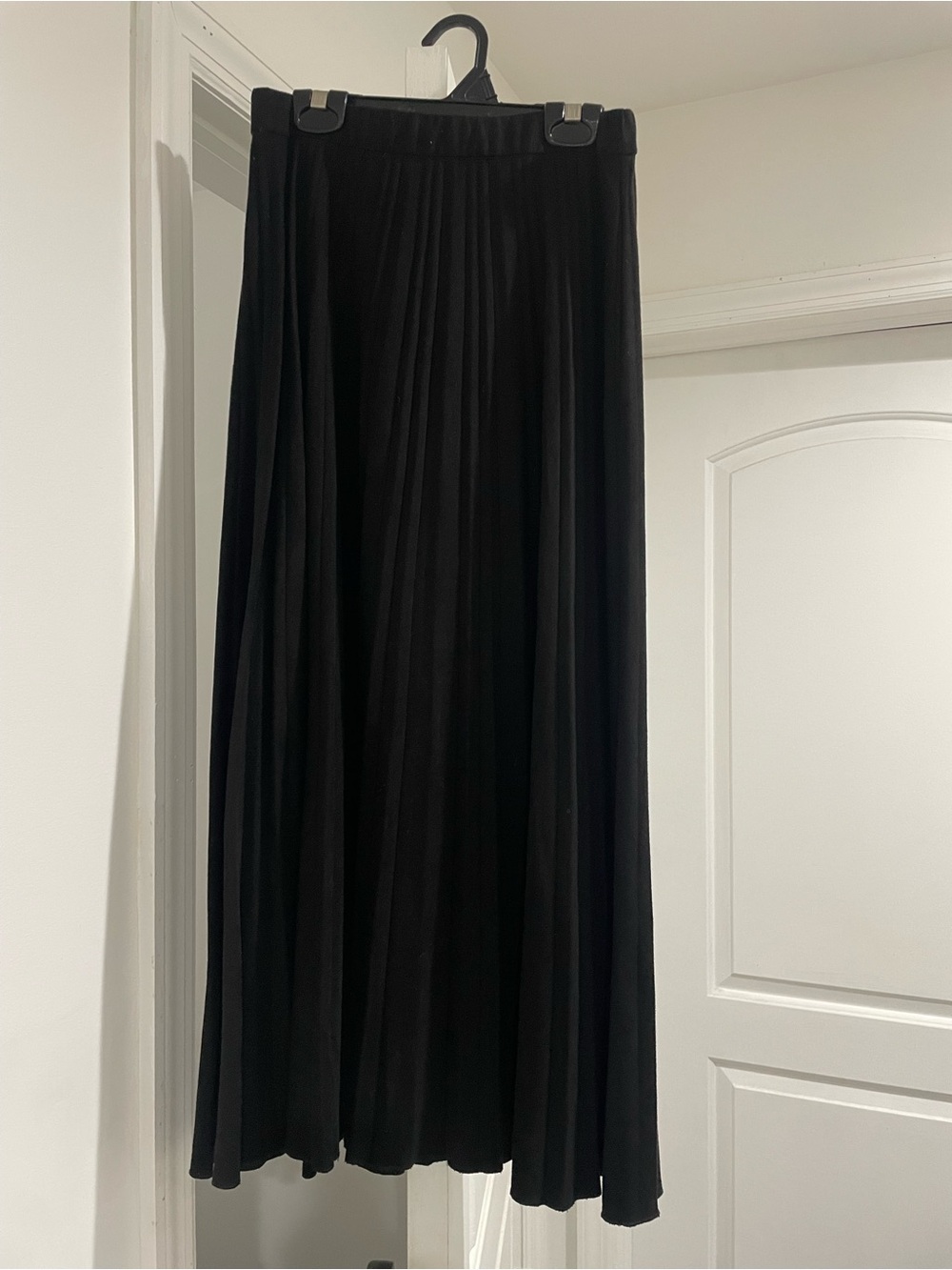 Classic suede Black Pleated Midi Skirt Fame